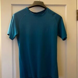 Lululemon t-shirt